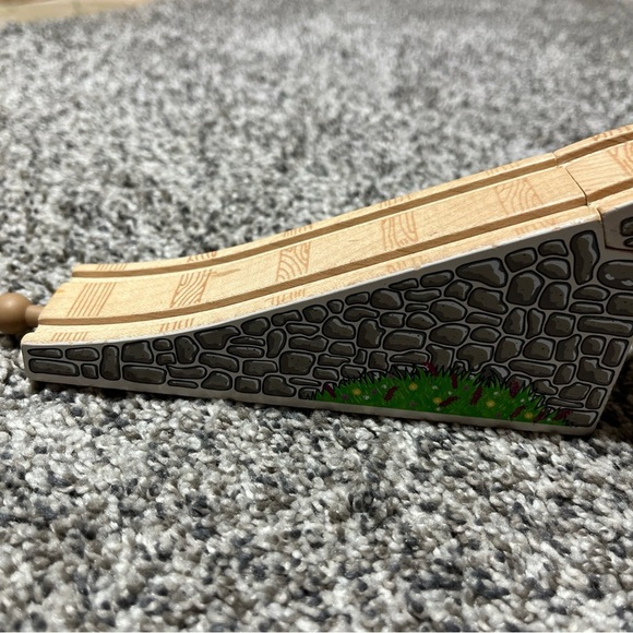 Thomas & Friends Wooden Railway Train 3-Piece Maron Arched Stone Bridge Gray - Picture 4 of 9